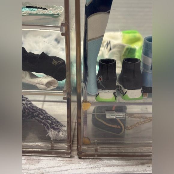 Rainbow High Fashion Dolls Closet with Clothes and Accessories - Picture 10 of 16